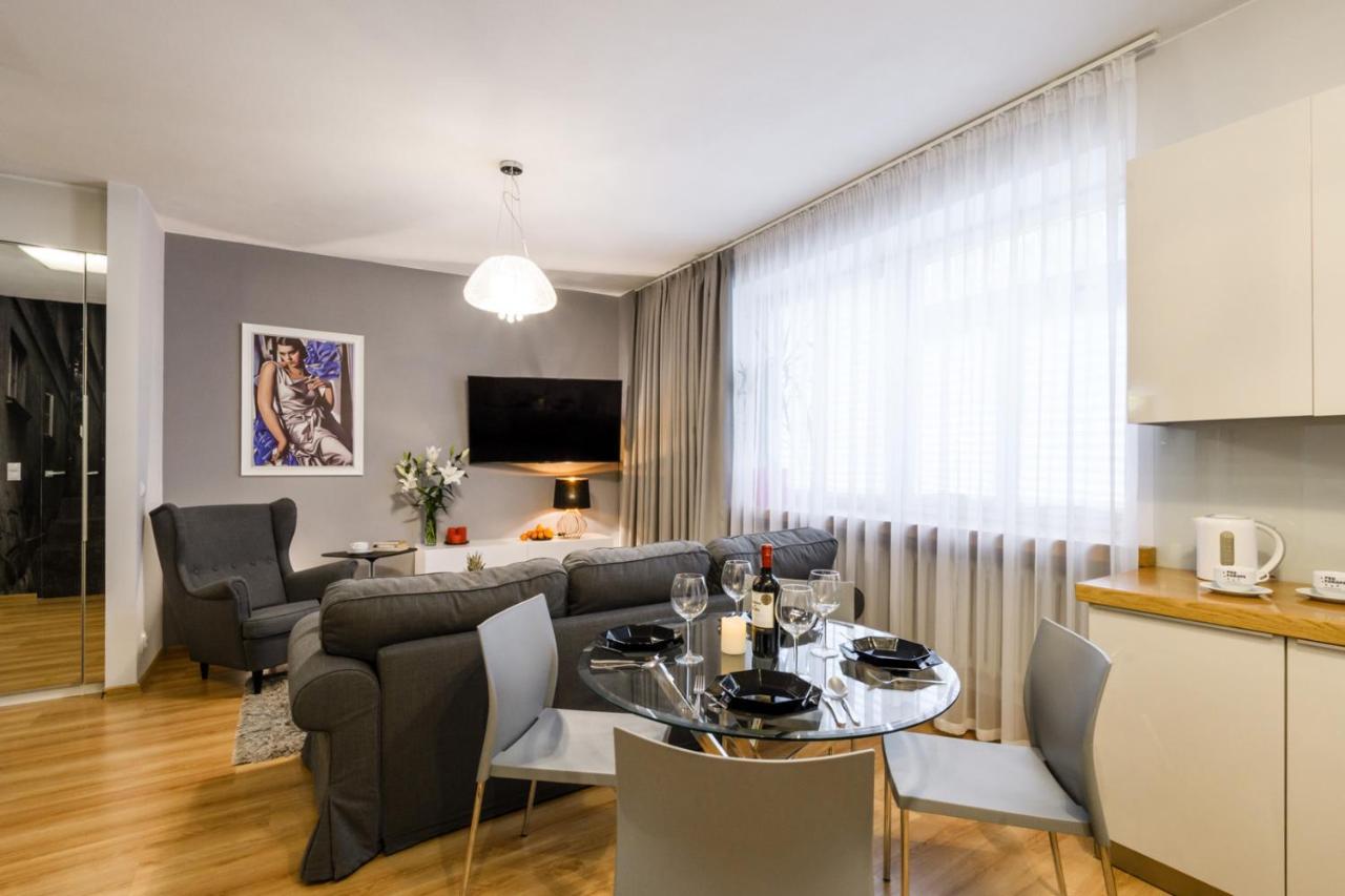 Nr 1 Europa22 Centrum Apartment Old Town Warsaw Stare Miasto Historyczna Kamienica Umiejscowiona W Zabytkowej Czesci Warszawy Obok Parku Multimedialnego I Barbakanu Parking 24H Sniadanie Opcjonaln Breakfast Optional Check In From 14 Pm Parter Ground ภายนอก รูปภาพ